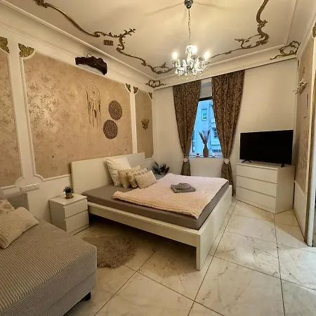 Honor Extravagance Apartment