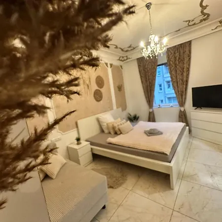 Honor Extravagance Apartman