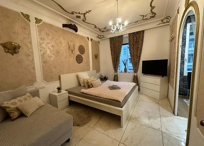 Honor Extravagance Apartment