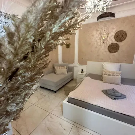 Apartment Honor Extravagance